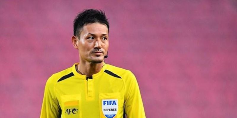 Tiểu sử trọng tài Ryuji Sato hành trình ban đầu